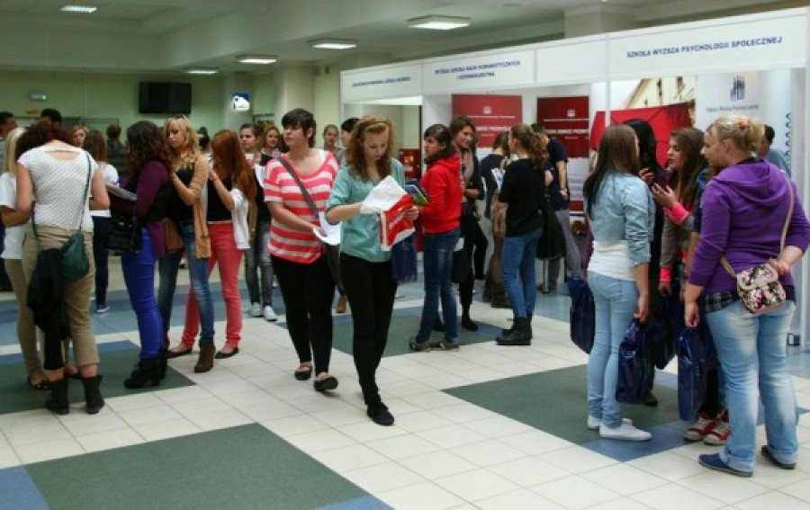 Uczniowie Chrobrego na „Salonie Maturzystów - Perspektywy 2012”
