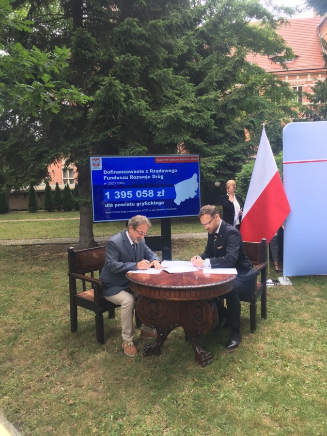 Podpisanie umowy na dofinansowanie remontu drogi Nowielice - Gorzysław